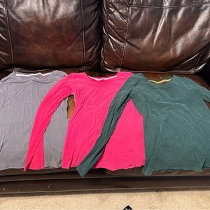 3 scoop neck long-sleeve tees